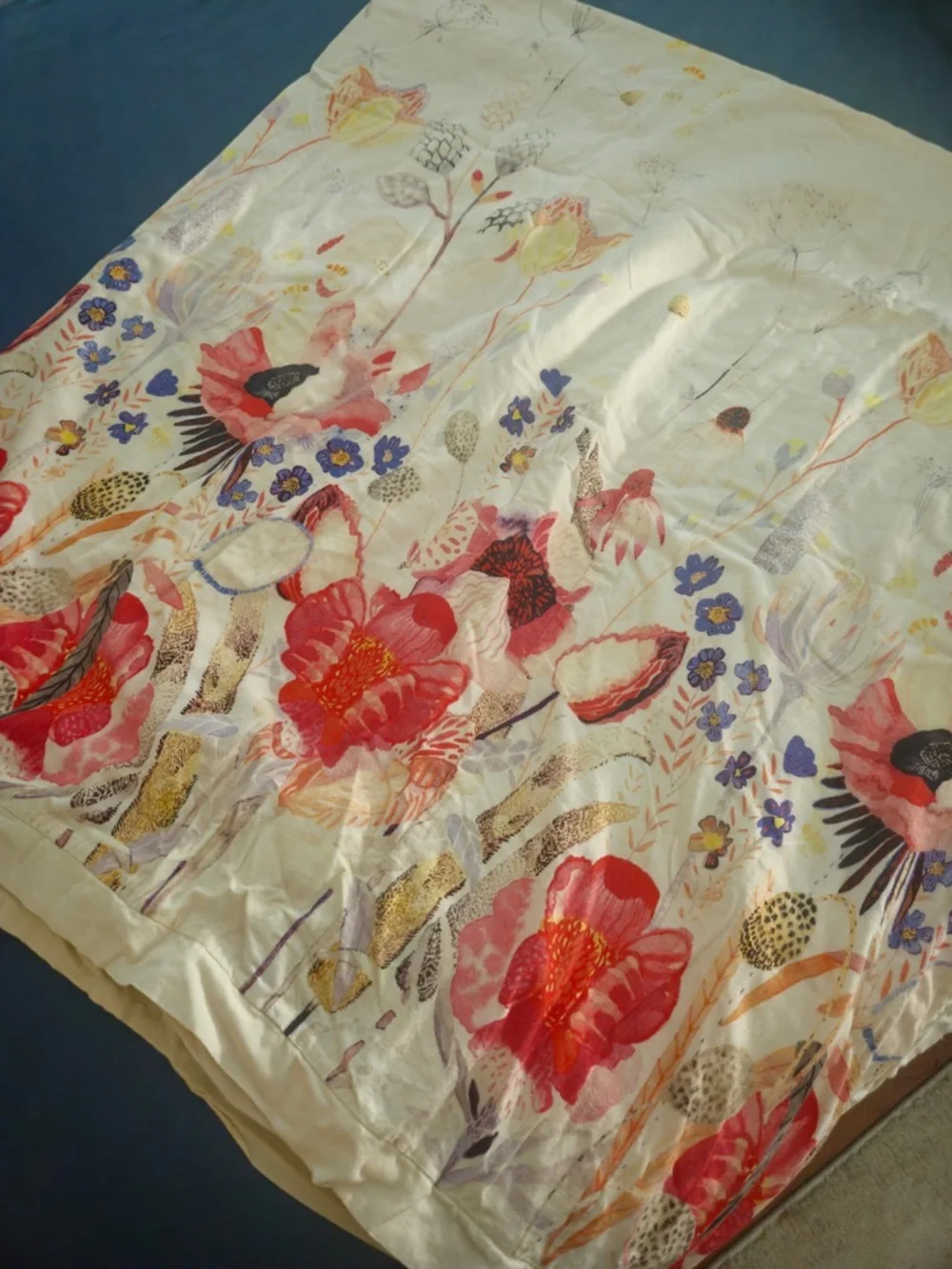 Anthropologie queen Garden Buzz duvet w/ 2 standard shams. Linen cotton blend.